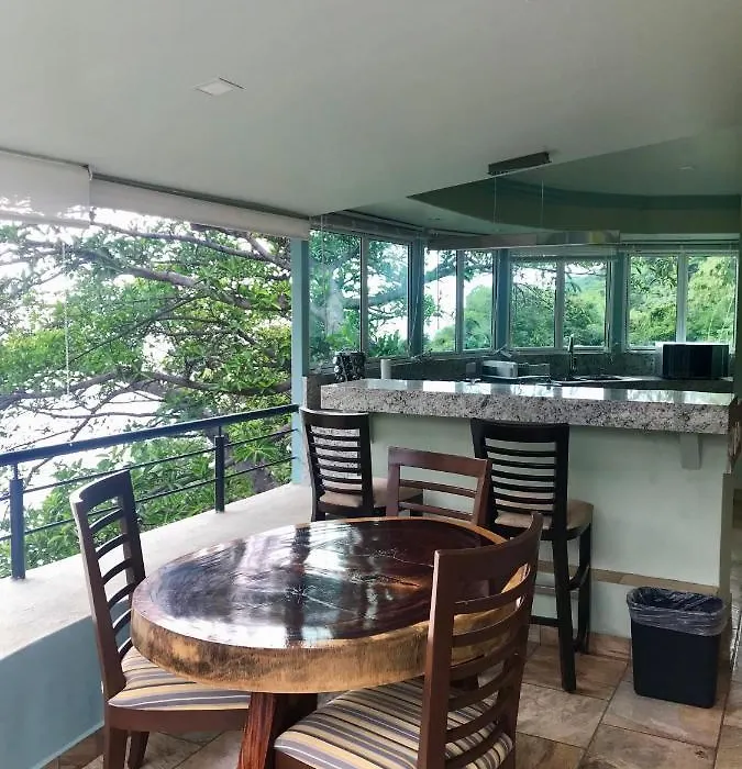 Room In Guest Room - Beautiful Suite With A Full Kitchen With Amazing Views Of The Beach, And Forest-1