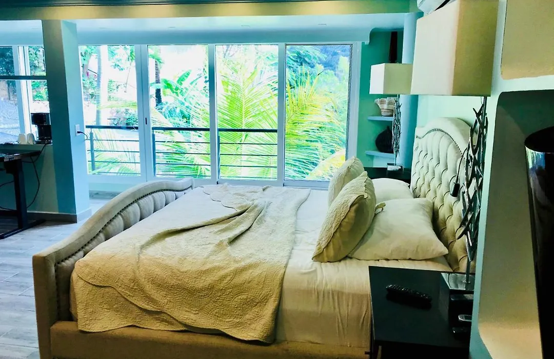 Room In Apartment - Ocean Frontage Two Bedroom Family Compound With Full Kitchen-1
