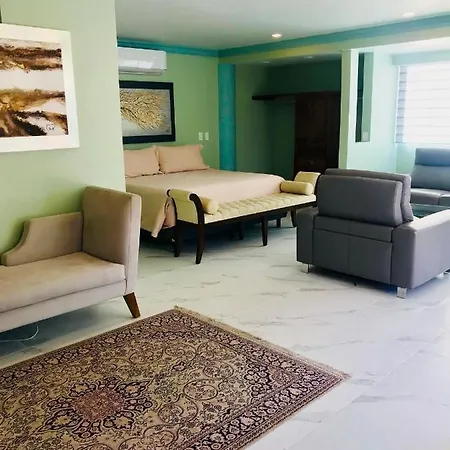 Room In Guest Room - Beautiful Suite With A Full Kitchen With Amazing Views Of The Beach, And Forest-2